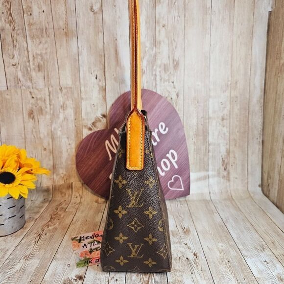 Louis Vuitton Looping MM - Picture 7 of 13